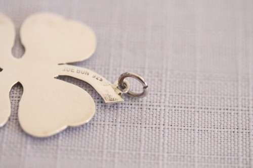 A stunning sterling silver (925) "Que Bun" four leaf clover pendant - wonderful addition to a chain!
