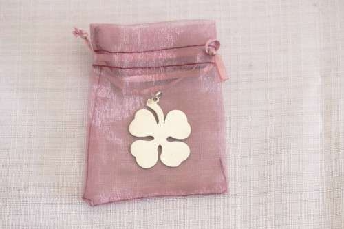 A stunning sterling silver (925) "Que Bun" four leaf clover pendant - wonderful addition to a chain!