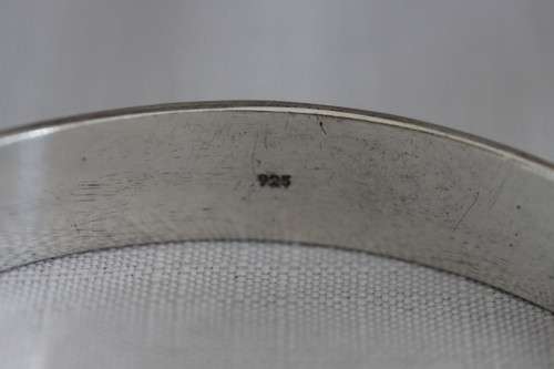 An exquisite heavy (49.28g) solid sterling silver ladies bracelet w/ a twisted "rope" centre design