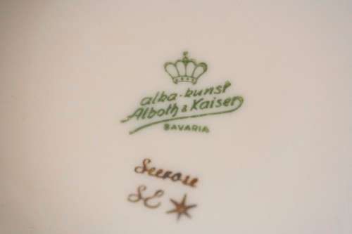 **RS17** An "Alboth & Kaiser" Bavaria fine porcelain vase with gold gilding and "Seerose" pattern.