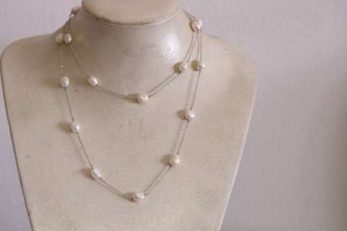 A stylish 89cm long endless-strand of white cultured baroque pearls on a silver chain - stunning!!