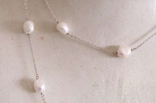 A stylish 89cm long endless-strand of white cultured baroque pearls on a silver chain - stunning!!