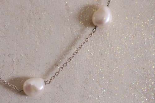 A stylish 89cm long endless-strand of white cultured baroque pearls on a silver chain - stunning!!