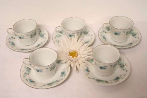 **RS17** A superb set of 5 vintage JC Noritake "Marella" demitasse/espresso cups in great condition.