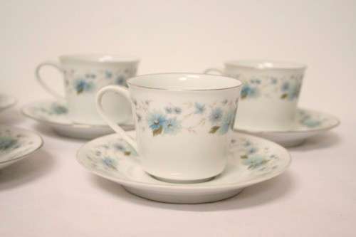 **RS17** A superb set of 5 vintage JC Noritake "Marella" demitasse/espresso cups in great condition.