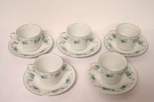 **RS17** A superb set of 5 vintage JC Noritake "Marella" demitasse/espresso cups in great condition.