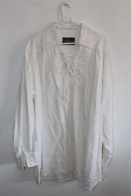 A wonderful collection of five HIGH QUALITY Men's shirts including a Marlboro shirt!!