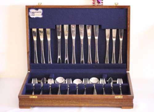 Beautifully presented 56 piece Eetrite stainless steel cutlery set (Impulse pattern) in its canteen