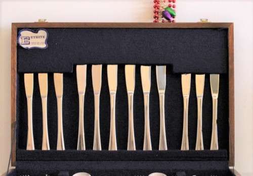 Beautifully presented 56 piece Eetrite stainless steel cutlery set (Impulse pattern) in its canteen