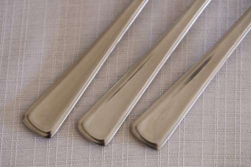 Beautifully presented 56 piece Eetrite stainless steel cutlery set (Impulse pattern) in its canteen