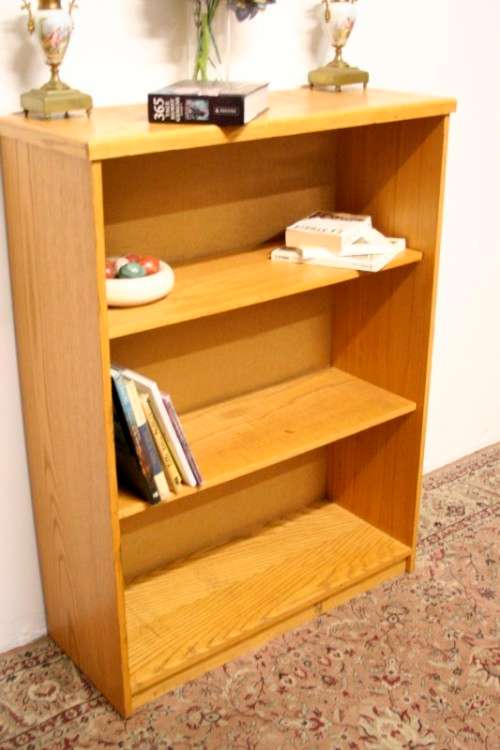 A wonderful sturdy 3-shelf Oak bookcase with clean uncomplicated lines.