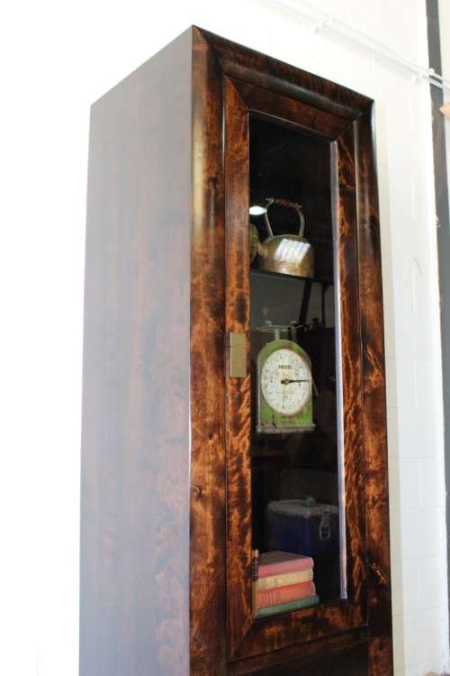 A fantastic Coricraft Arc Collection display cabinet w/ solid brass handles and a modern design -WOW