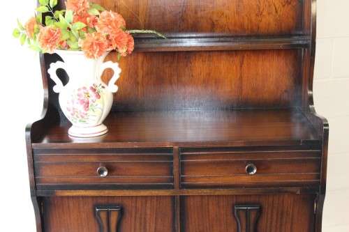 **RS17** A solidly made retro styled welsh dresser cabinet w/ cutlery drawer & double door cupboard