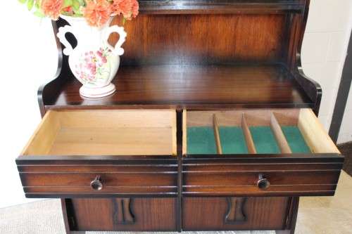 **RS17** A solidly made retro styled welsh dresser cabinet w/ cutlery drawer & double door cupboard