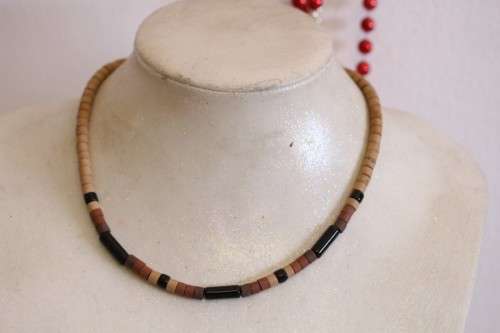 **RS17** A gorgeous collection of 5x assorted ladies beaded necklaces in great condition