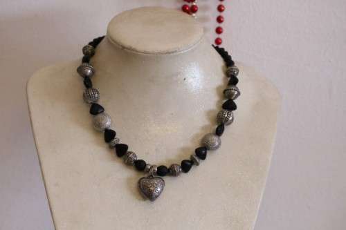 **RS17** A gorgeous collection of 5x assorted ladies beaded necklaces in great condition