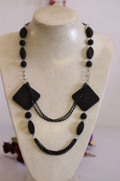 **RS17** A gorgeous collection of 5x assorted ladies beaded necklaces in great condition