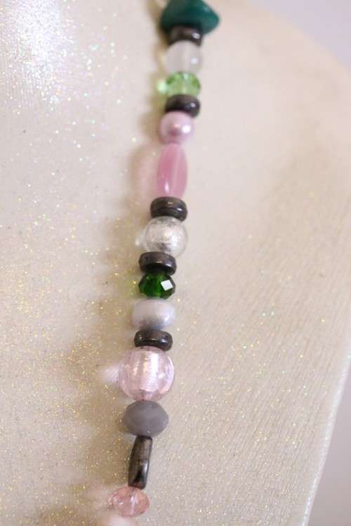 **RS17** A gorgeous collection of 5x assorted ladies beaded necklaces in great condition