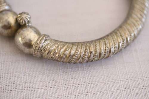 An incredible collection of 5x assorted silver metal bracelets and bangles; prefect stocking fillers