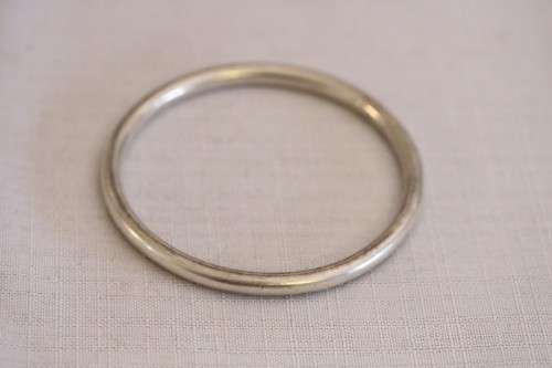 An incredible collection of 5x assorted silver metal bracelets and bangles; prefect stocking fillers