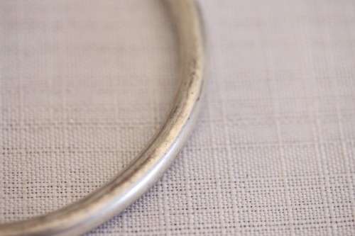An incredible collection of 5x assorted silver metal bracelets and bangles; prefect stocking fillers