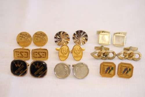 **RS17** A collection of 9x assorted vintage gents cuff link sets incl silver & gold plated sets