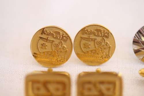 **RS17** A collection of 9x assorted vintage gents cuff link sets incl silver & gold plated sets
