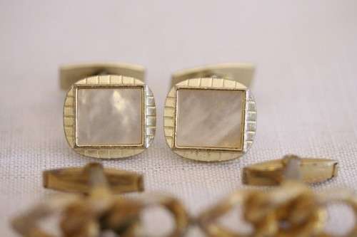**RS17** A collection of 9x assorted vintage gents cuff link sets incl silver & gold plated sets