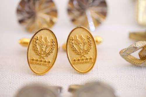 **RS17** A collection of 9x assorted vintage gents cuff link sets incl silver & gold plated sets