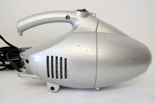 **RS17** A useful 600W Hoover "Sharky" hand-held electric corded vacuum cleaner with attachments