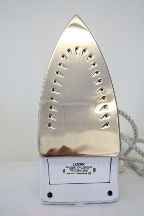 **RS17** A fantastic Logic dry,steam spray surge iron in its box.