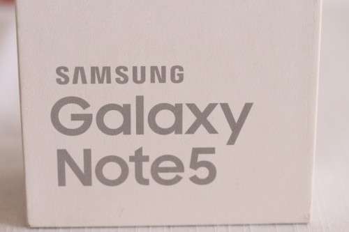 A white Samsung Galaxy Note 5 - in the original box with charger - great working condition!!