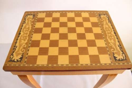 Amazing vintage Italian made marquetry inlay chess table w/ a red lined interior in great condition