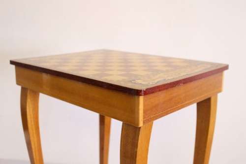 Amazing vintage Italian made marquetry inlay chess table w/ a red lined interior in great condition