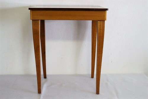 Amazing vintage Italian made marquetry inlay chess table w/ a red lined interior in great condition