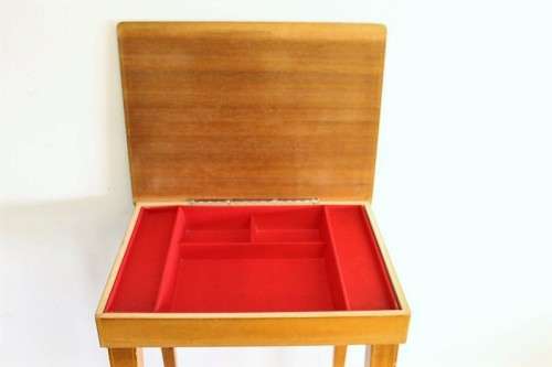 Amazing vintage Italian made marquetry inlay chess table w/ a red lined interior in great condition