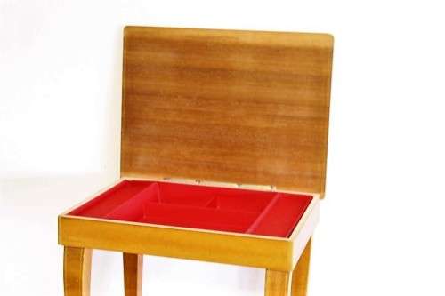 Amazing vintage Italian made marquetry inlay chess table w/ a red lined interior in great condition