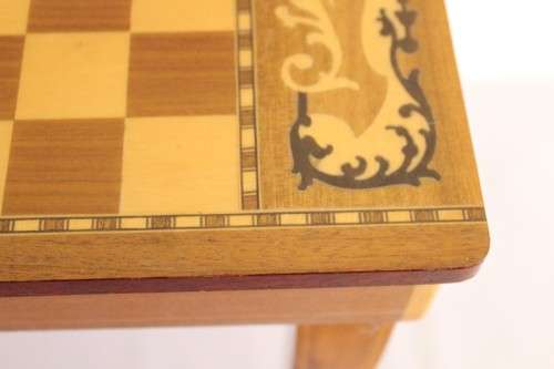 Amazing vintage Italian made marquetry inlay chess table w/ a red lined interior in great condition