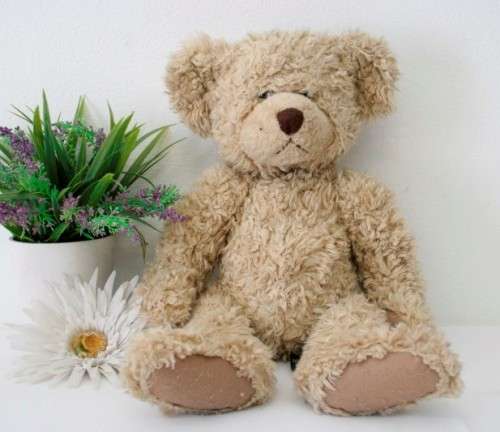 A gorgeous and well made original Russ (teddy) bear by the name of "Tennyson" in awesome condition