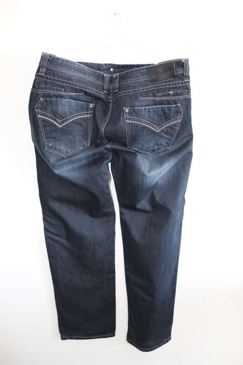 An awesome high quality dark blue Vinzano mens denim jean in excellent condition!