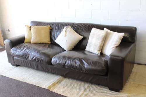 **RS17** A fantastic well made x-long (2,45m long) brown genuine full-grain leather couch/ sofa