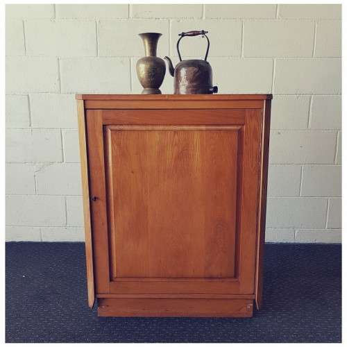 A lovely Oak single-door corner cabinet with shelves on the inside. Perfect for smaller spaces!!
