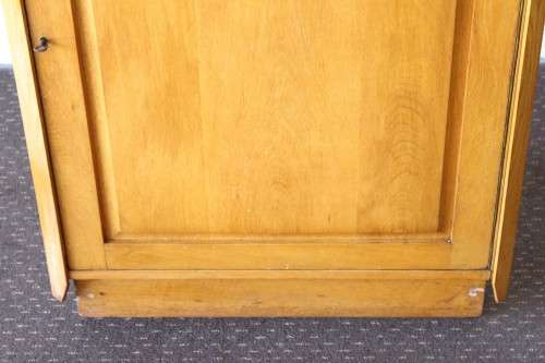 A lovely Oak single-door corner cabinet with shelves on the inside. Perfect for smaller spaces!!