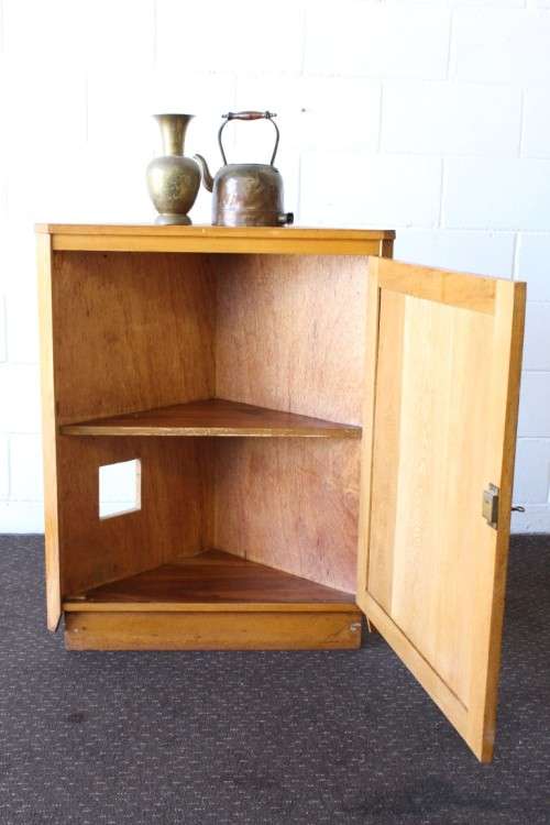 A lovely Oak single-door corner cabinet with shelves on the inside. Perfect for smaller spaces!!