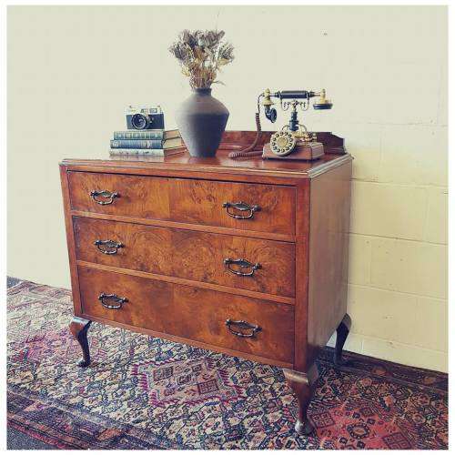 A magnificent Georgian-style Walnut chest of drawers with Queen Anne legs and three spacious drawers