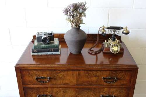 A magnificent Georgian-style Walnut chest of drawers with Queen Anne legs and three spacious drawers