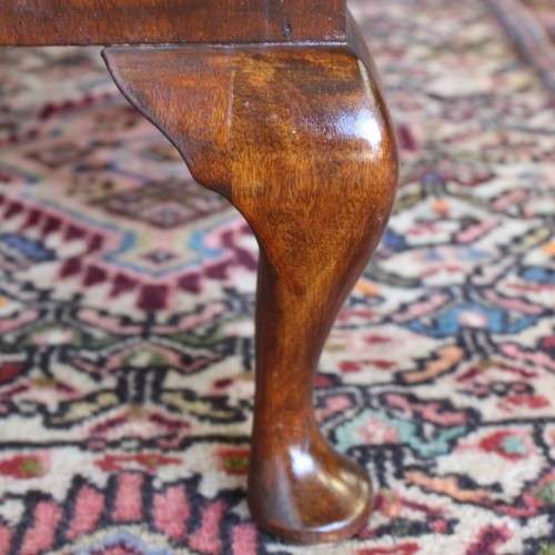 A magnificent Georgian-style Walnut chest of drawers with Queen Anne legs and three spacious drawers
