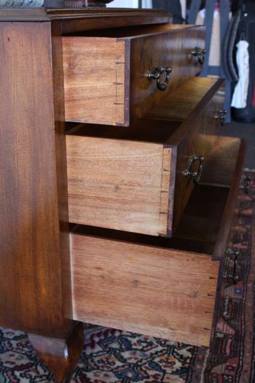 A magnificent Georgian-style Walnut chest of drawers with Queen Anne legs and three spacious drawers