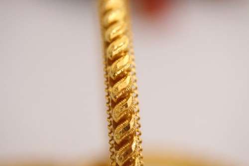 A magnificent solid 22ct gold ladies bangle w/ intricate detailing in awesome condition price/bangle