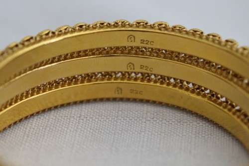 A magnificent solid 22ct gold ladies bangle w/ intricate detailing in awesome condition price/bangle